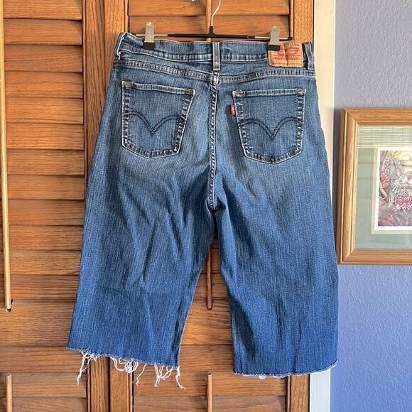 Levi’s 512 Perfectly Slimming Mid Rise Bermuda/Jort Cut Offs 12 - Picture 2 of 12